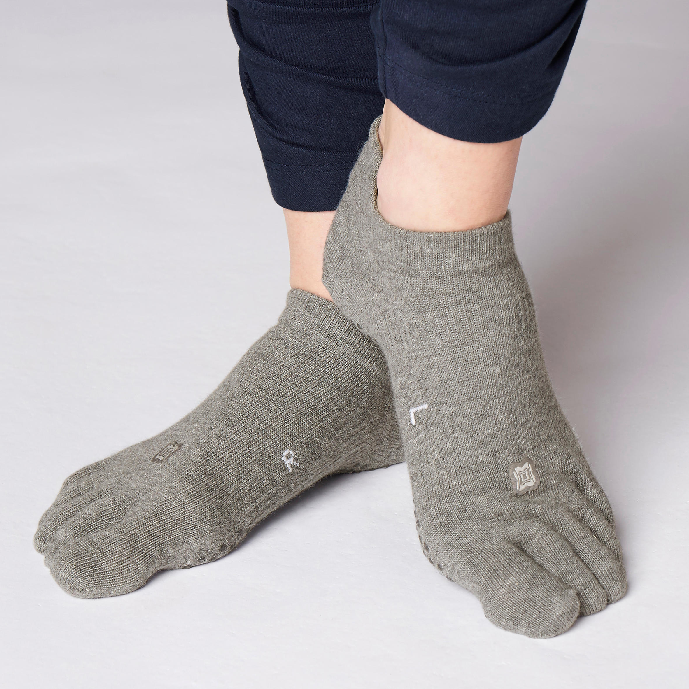 KIMJALY Calcetines antidezlizantes pilates/yoga 5 dedos gris