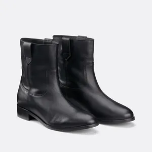 Lederstiefel mit flachem Absatz im Westernstil