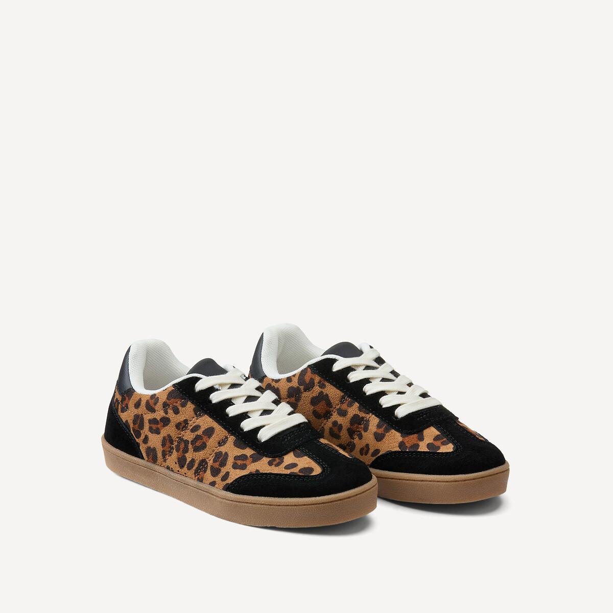 Sneakers mit Leo-Print