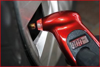 Digitaler Reifendruckmesser Messbereich 02 - 10 bar Länge 135 mm. KS Tools 64247849