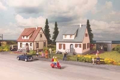 Piko H0 61145 H0 2 Siedlungshäuser Neuburg + Geräteschuppen